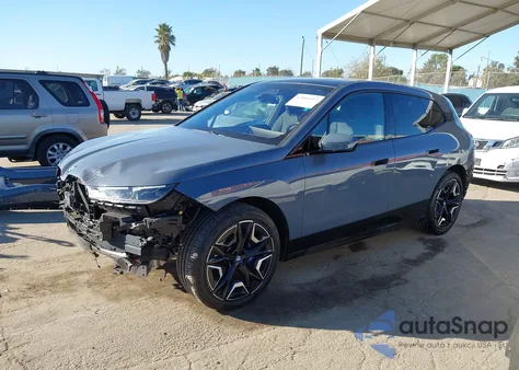 2024 BMW Ix xDrive50 из США, поврежденный, VIN WB523CF01RCR03239